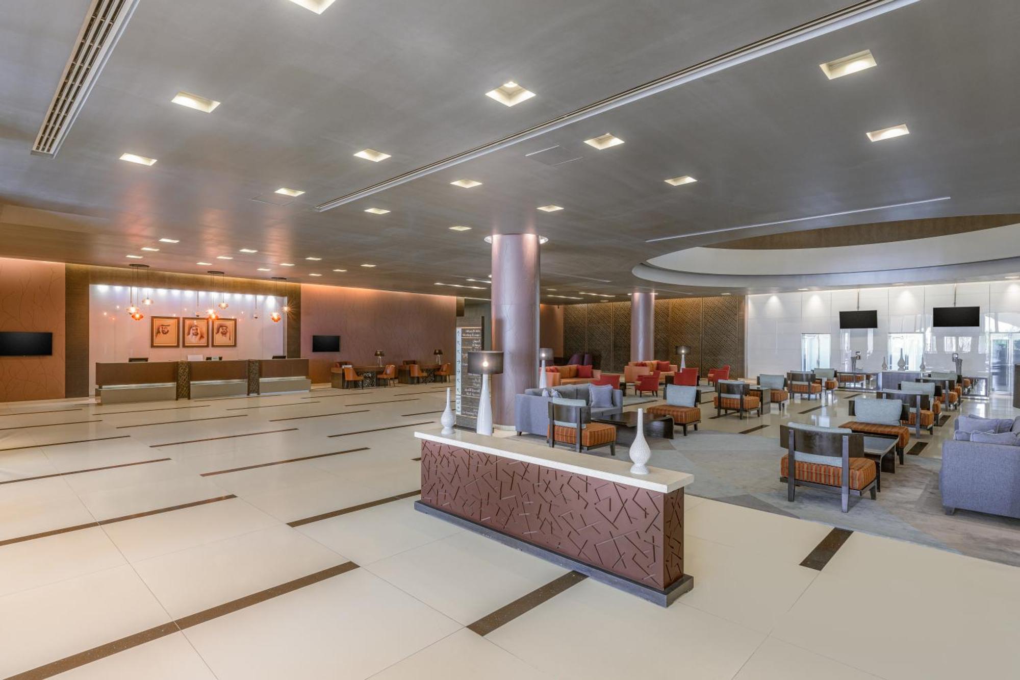 โรงแรมฮิลี่ เรย์ฮาน บาย โรทาน่า อัลอิน ภายนอก รูปภาพ The lounge at the airport