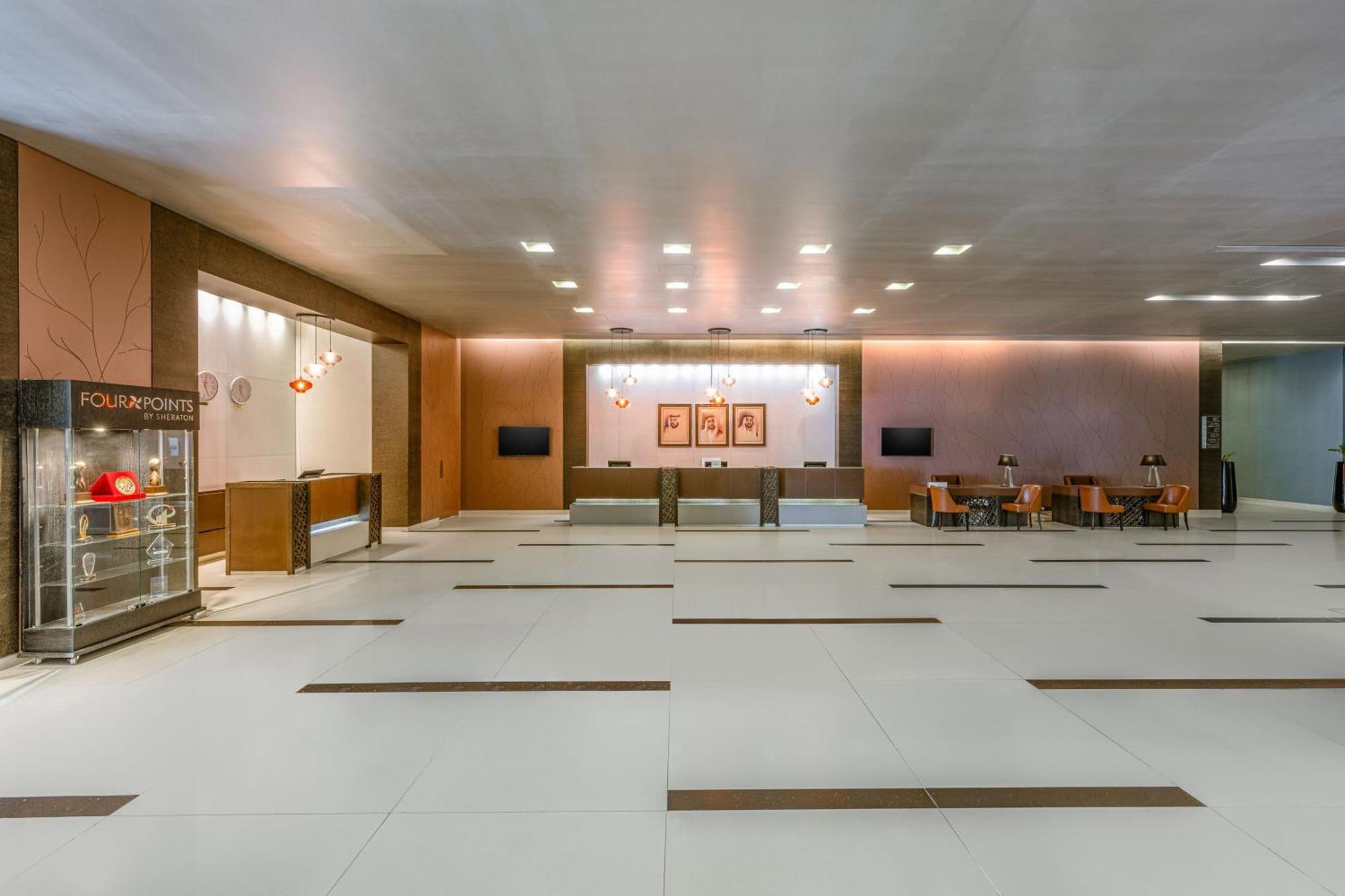 โรงแรมฮิลี่ เรย์ฮาน บาย โรทาน่า อัลอิน ภายนอก รูปภาพ The lobby of the hotel