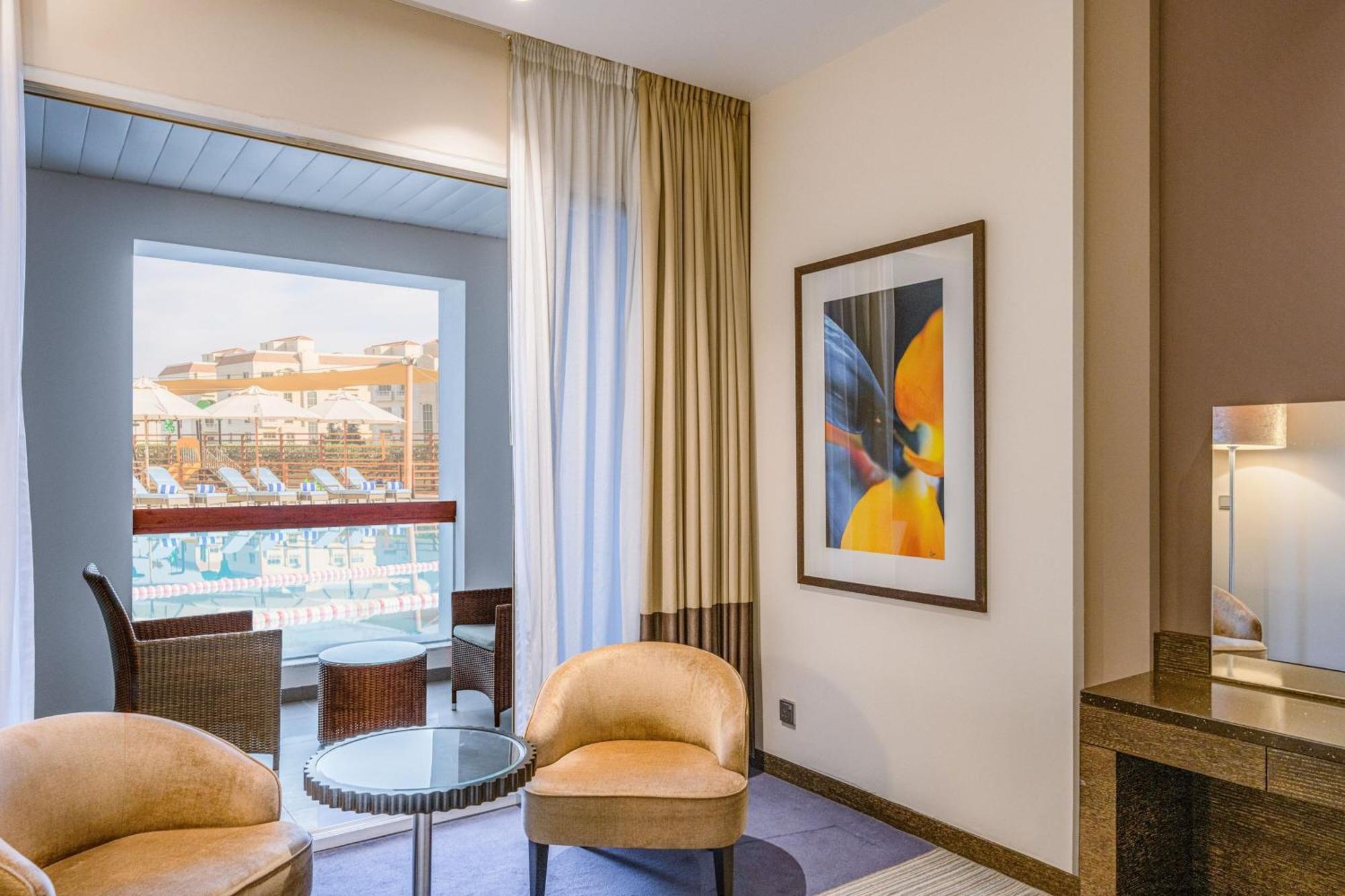 โรงแรมฮิลี่ เรย์ฮาน บาย โรทาน่า อัลอิน ภายนอก รูปภาพ A room at the hotel