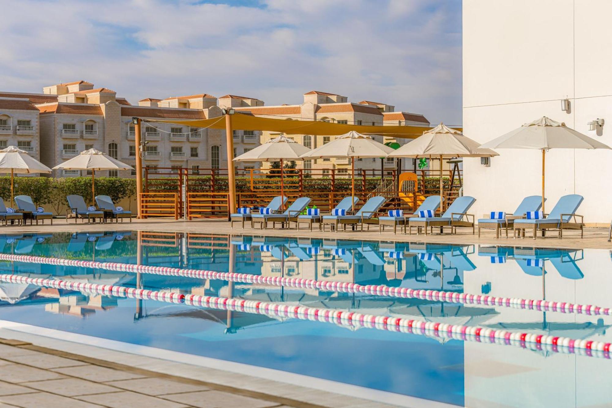 โรงแรมฮิลี่ เรย์ฮาน บาย โรทาน่า อัลอิน ภายนอก รูปภาพ The pool at the Athens Olympic Aquatic Centre